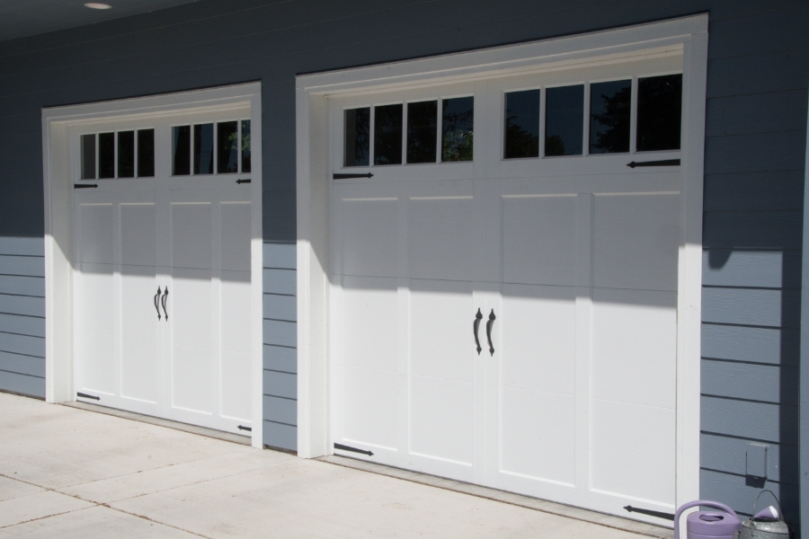 At Armin’s Garage Doors, we specialize in a streamlined installation process perfected over 40 years.