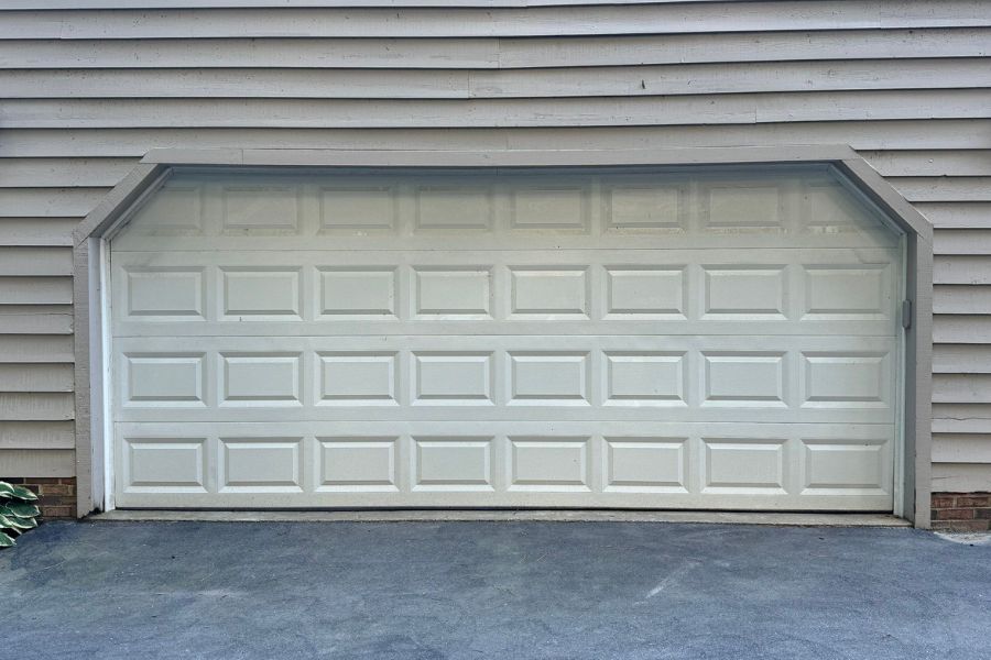 At Armin’s Garage Doors, we’re skilled at addressing a wide range of garage door issues.