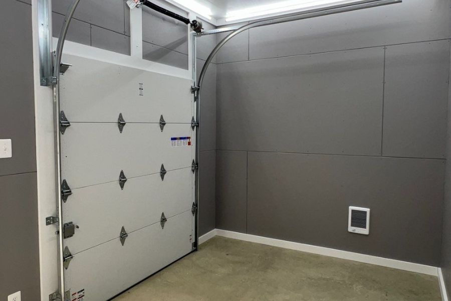 At Armin’s Garage Doors, we skillfully soundproof your garage door using top-quality materials, such as acoustic panels for sound absorption and materials to reduce vibrations to minimize noise from door movements.