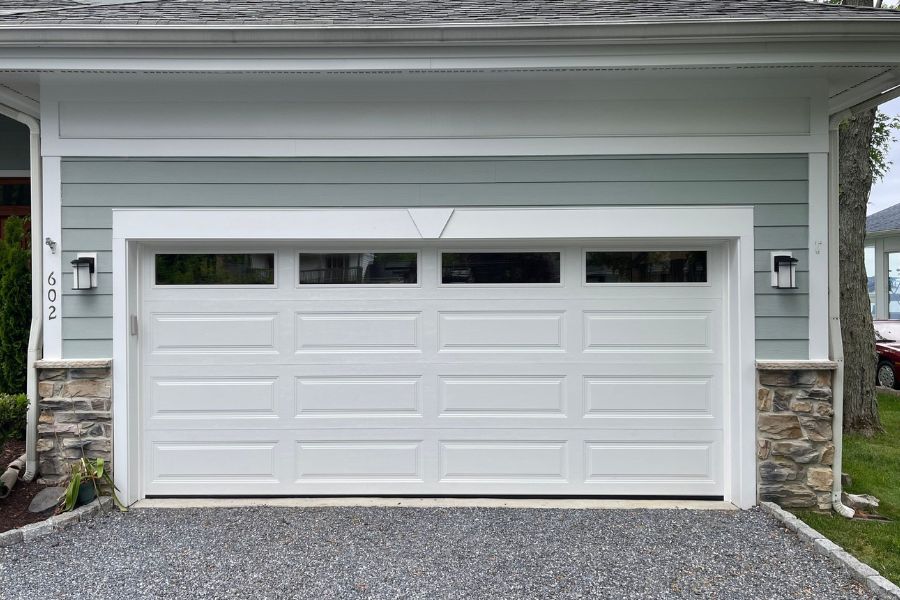 At Armin’s Garage Doors, we offer versatile, high-performance sectional steel doors ideally suited for commercial spaces such as warehouses, fire stations, or retail stores.