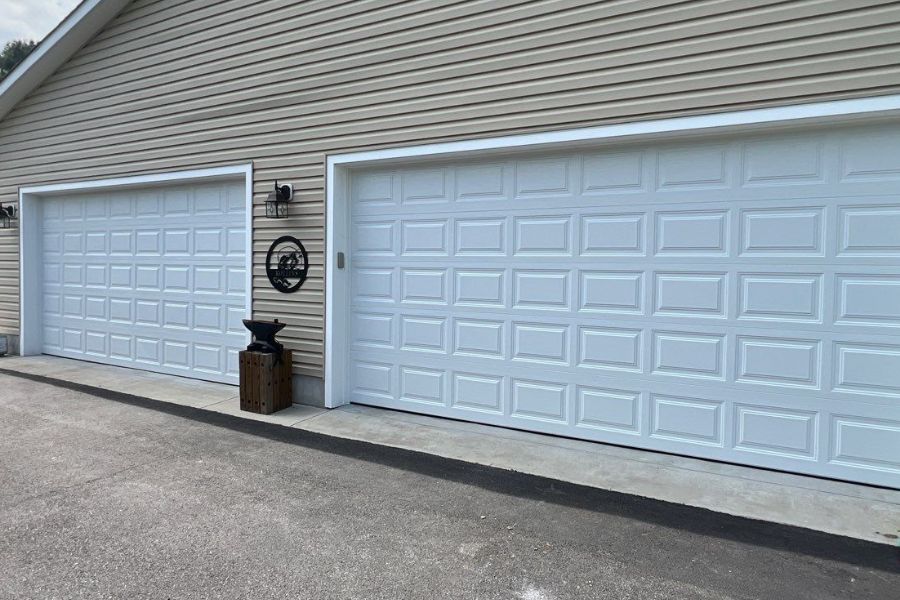 At Armin’s Garage Doors, we offer top-notch noise-reduction doors designed for commercial uses.