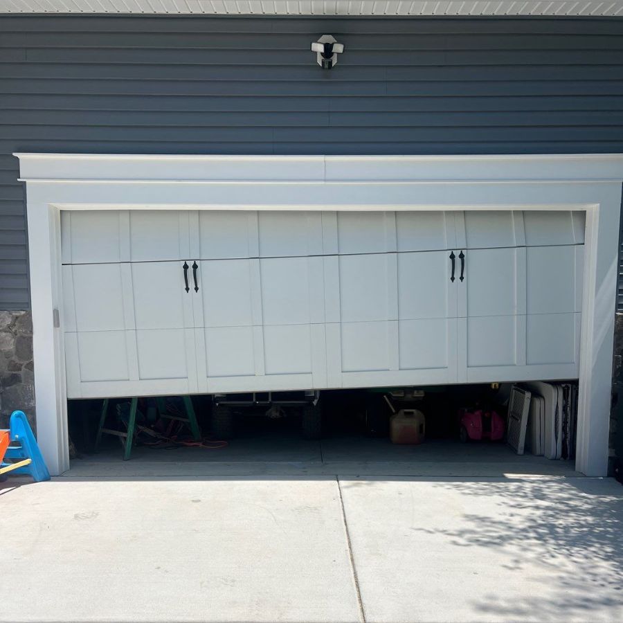 In the midst of a garage door emergency, it’s important to remain calm and patient while waiting for professionals to arrive.